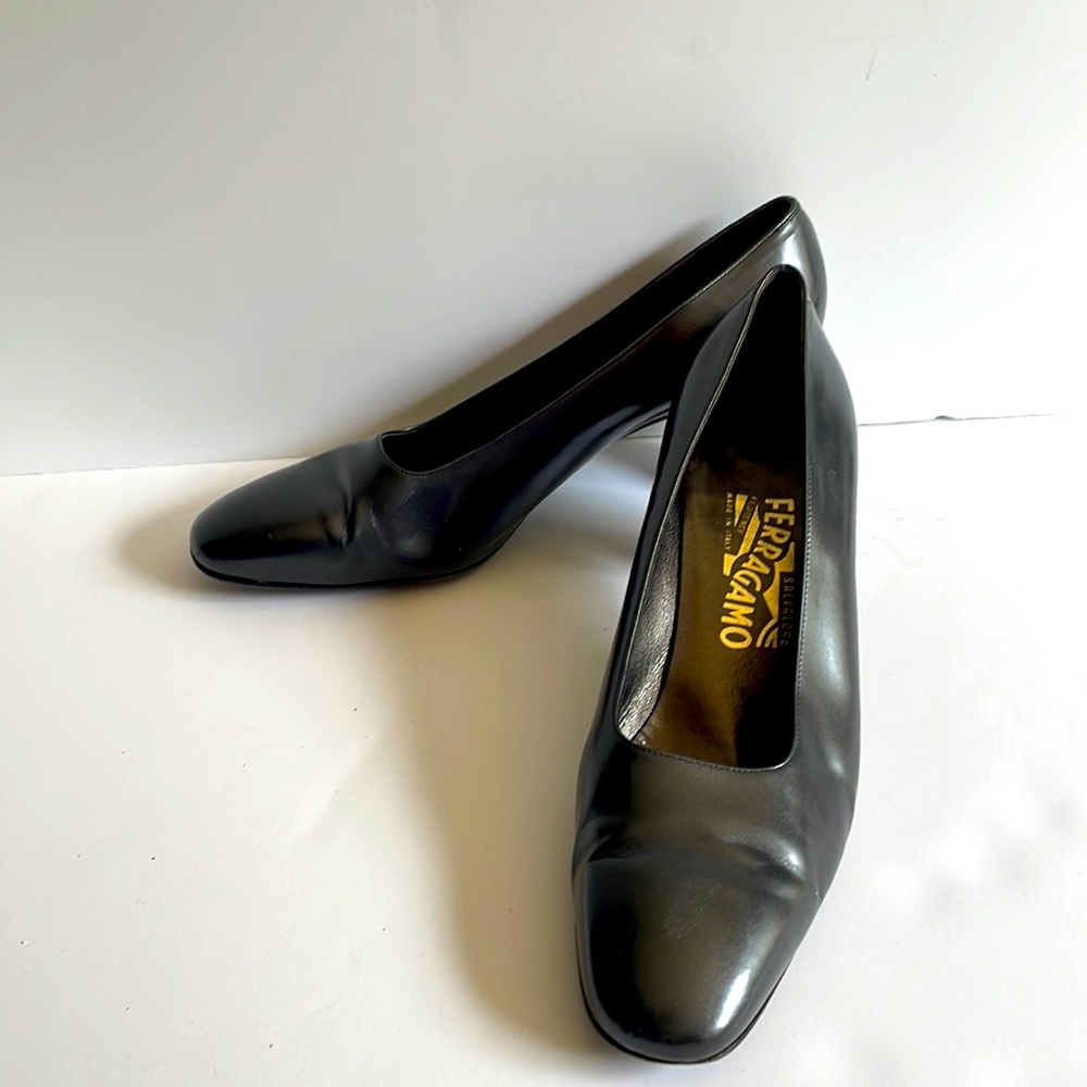 Salvatore Ferragamo beautiful gunmetal pumps size 9 1/2